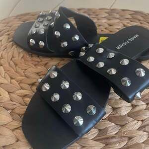 Marc Fisher Bolive Black Studded Slides Sandals EUC Spikes, S99